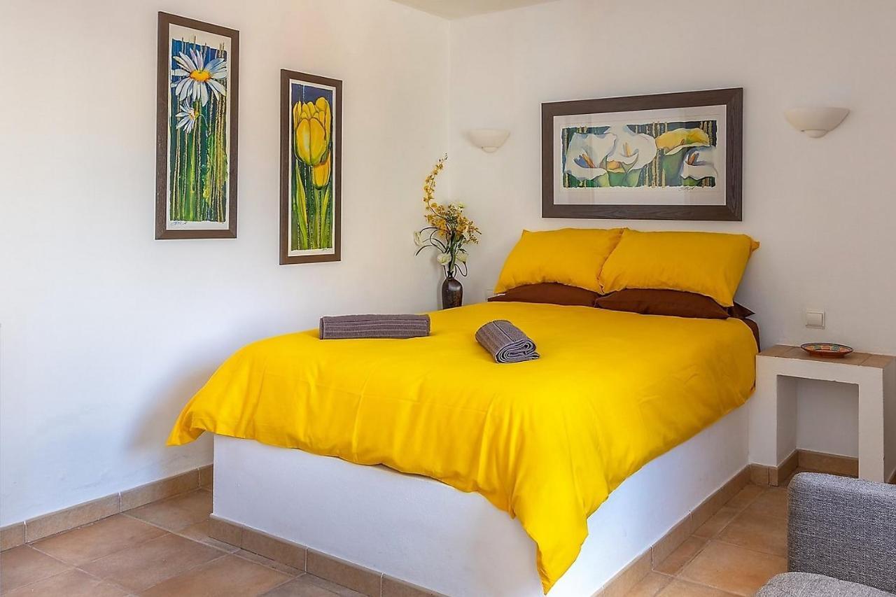 Casa Dos Ninos Bed and Breakfast São Bartolomeu de Messines Exteriör bild