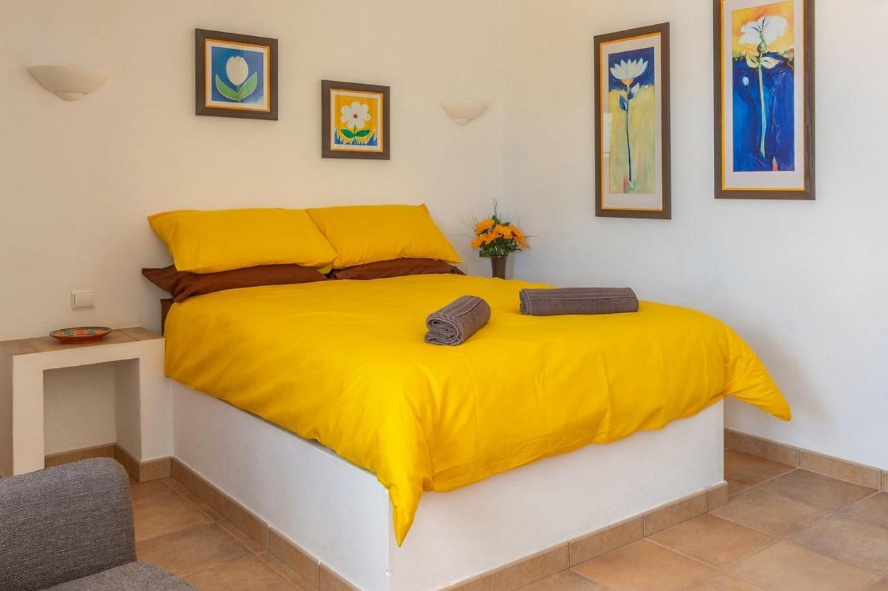 Casa Dos Ninos Bed and Breakfast São Bartolomeu de Messines Exteriör bild