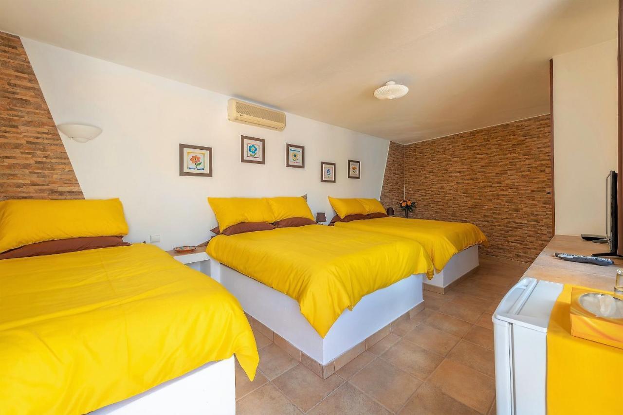 Casa Dos Ninos Bed and Breakfast São Bartolomeu de Messines Exteriör bild